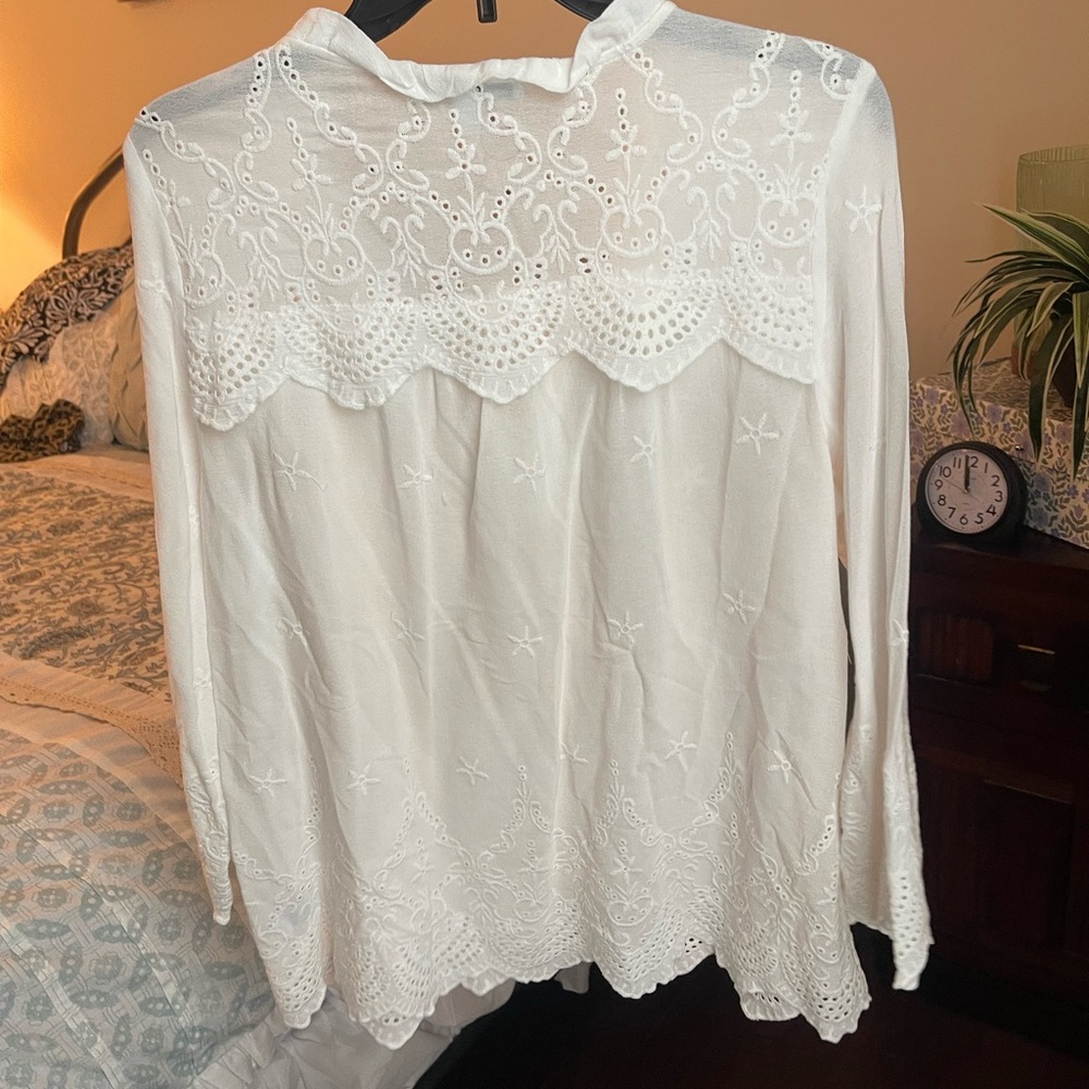 Single Thread Eyelet Top - image 5